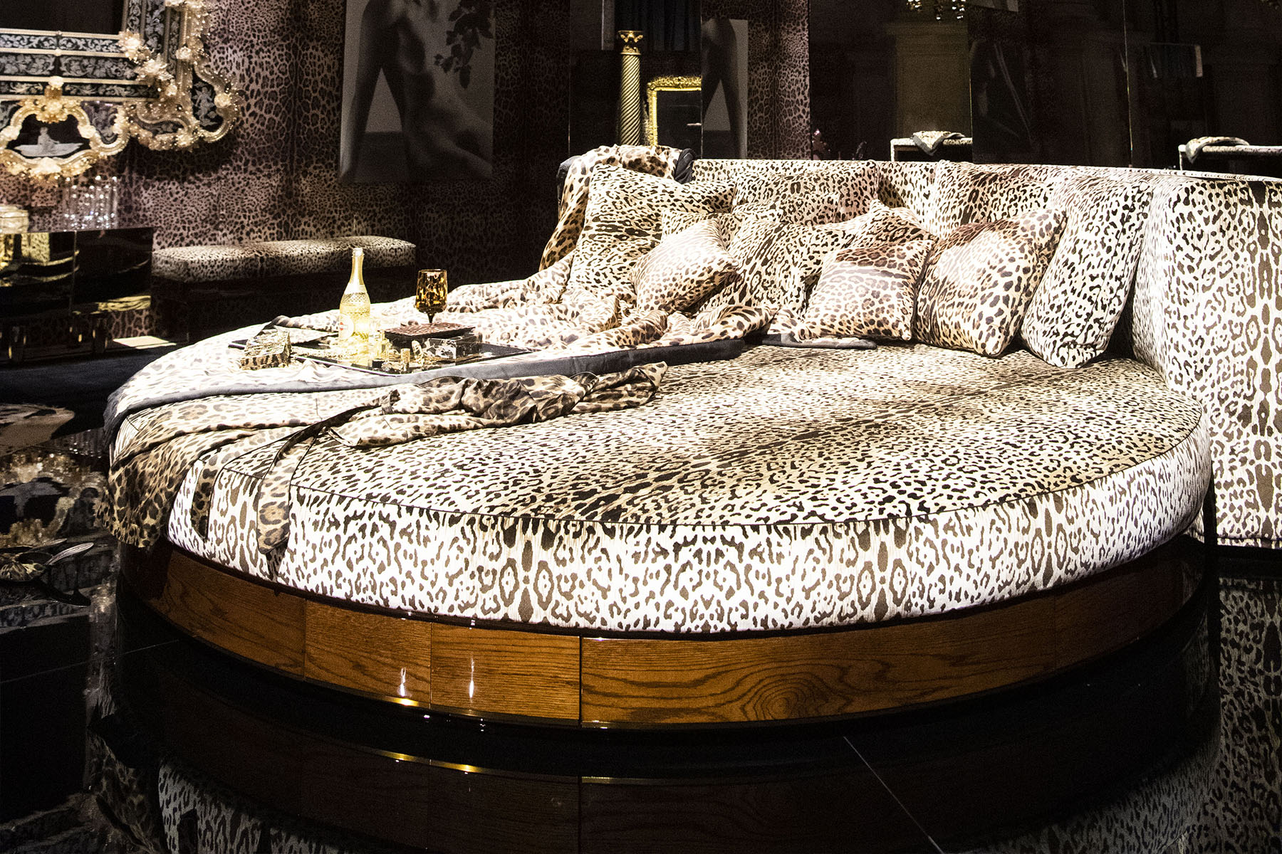 70s round bed discount